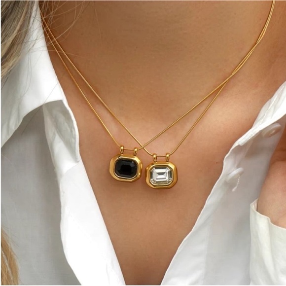 New! Anthropologie Gold CZ Pendant Box Chain Necklace NWOT - Picture 3 of 4